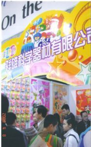 塑膠玩具 技術開發(fā)與市場銷售的雙輪驅動